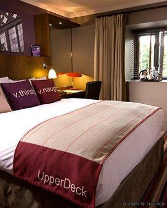 Village 3* Уоррингтон